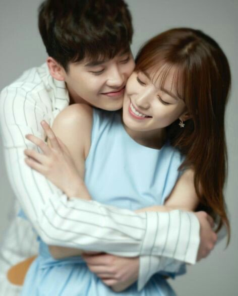 afs8OUbvaY2FfSL's tweet photo. w two worlds (รักข้ามมิติ) 8/10
ซีรี่ย์ แฟนตาซี โรแมนติก
เรื่องราวของชายและหญิงคู่หนึ่งที่อาศัยอยู่ในโลกคู่ขนานที่กรุงโซลช่วงเดียวกัน แต่อยู่ในสภาพแวดล้อมที่แตกต่างกัน #รีวิวซีรี่ย์เกาหลี #รีวิวซีรีย์เกาหลี #ซีรี่ย์เกาหลี https://t.co/fprlm7b8sJ