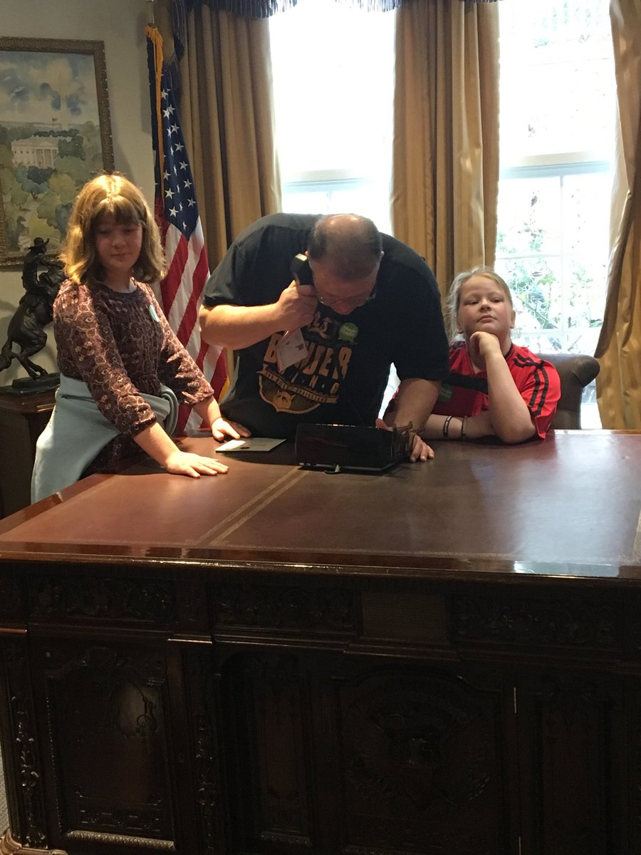 ckmbender's tweet photo. Two madame presidents working in the Oval Office today #magichouse #benderfamilyfun2018 https://t.co/KdAthGnTYi