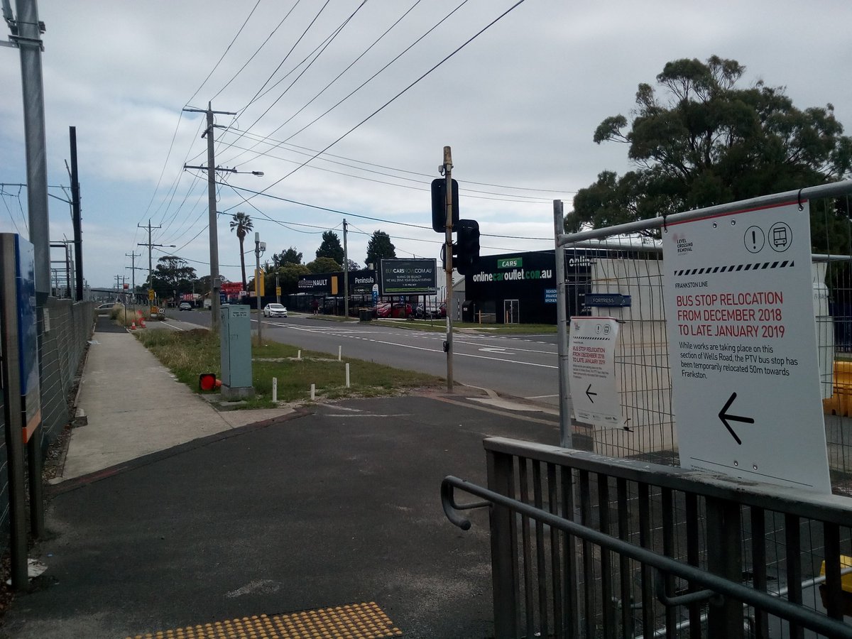 craig_halsall's tweet image. Who is responsible for mowing the grass outside #Kananook station?

@FrankstonCity, @VicRoads or @metrotrains?

Southbound @VenturaBus &amp;amp; @Transdev_Melb bus stop relocated due to @levelcrossings #FrankstonLine stabling works 

@victoriawalks @ptua @TransdevWatch