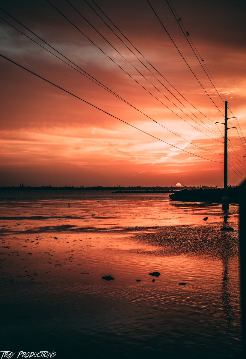 By far the best sunset I've ever captured 📸💥

#sunset #photographer #photography #sunny