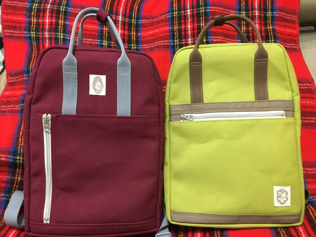 823_chan's tweet image. 若草色の3WAYバッグ作った。
前のと同じ大きさだけど、ポケットと取っ手の位置や切り替えを少し変えて。なかなかいい感じ。
これがソーイング納めかな。
今年もたくさんのリアクションありがとうございました。皆様の❤が私のやる気の源です。来年もよろしくお願いします。#CSfactory