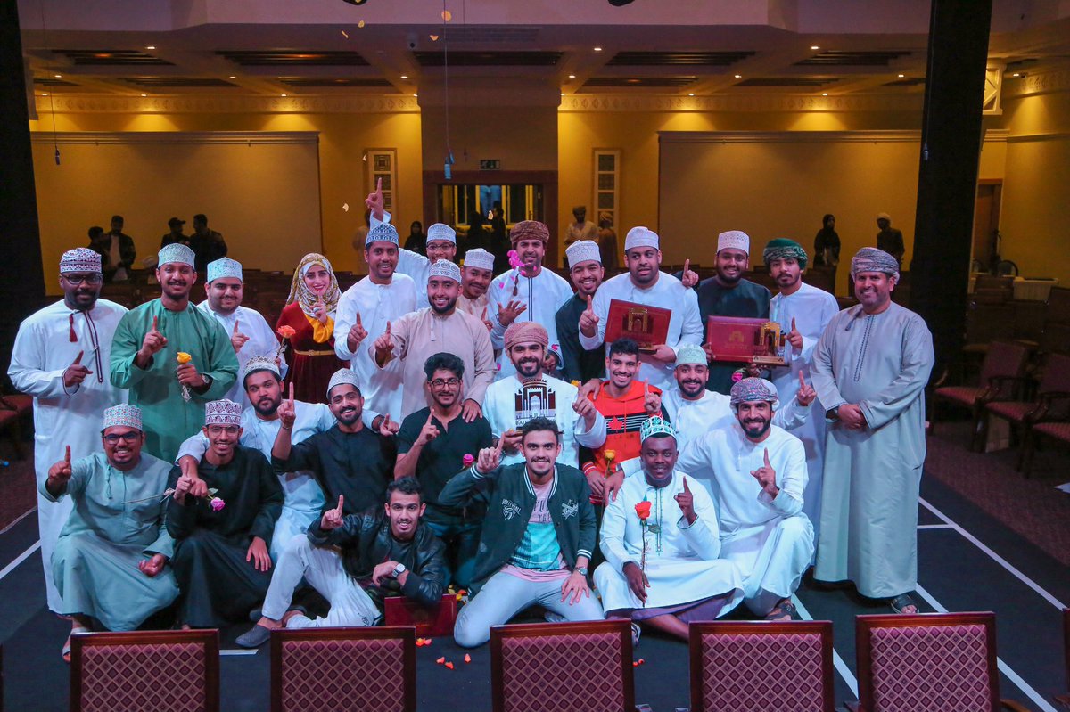 AhmedSAlKalbani's tweet photo. أبارك للرائعين @Moderntheat وطاقم مسرحية #ألوان_الطيف فوزهم بأفضل عرض مسرحي متكامل في #أيام_بيت_الزبير_المسرحية2 #المسرح_الدائري.  
كما أتمنى حظا موفقا لمن بذلوا أجود الجهد في المحافل القادمة. https://t.co/slFa1Rmwca