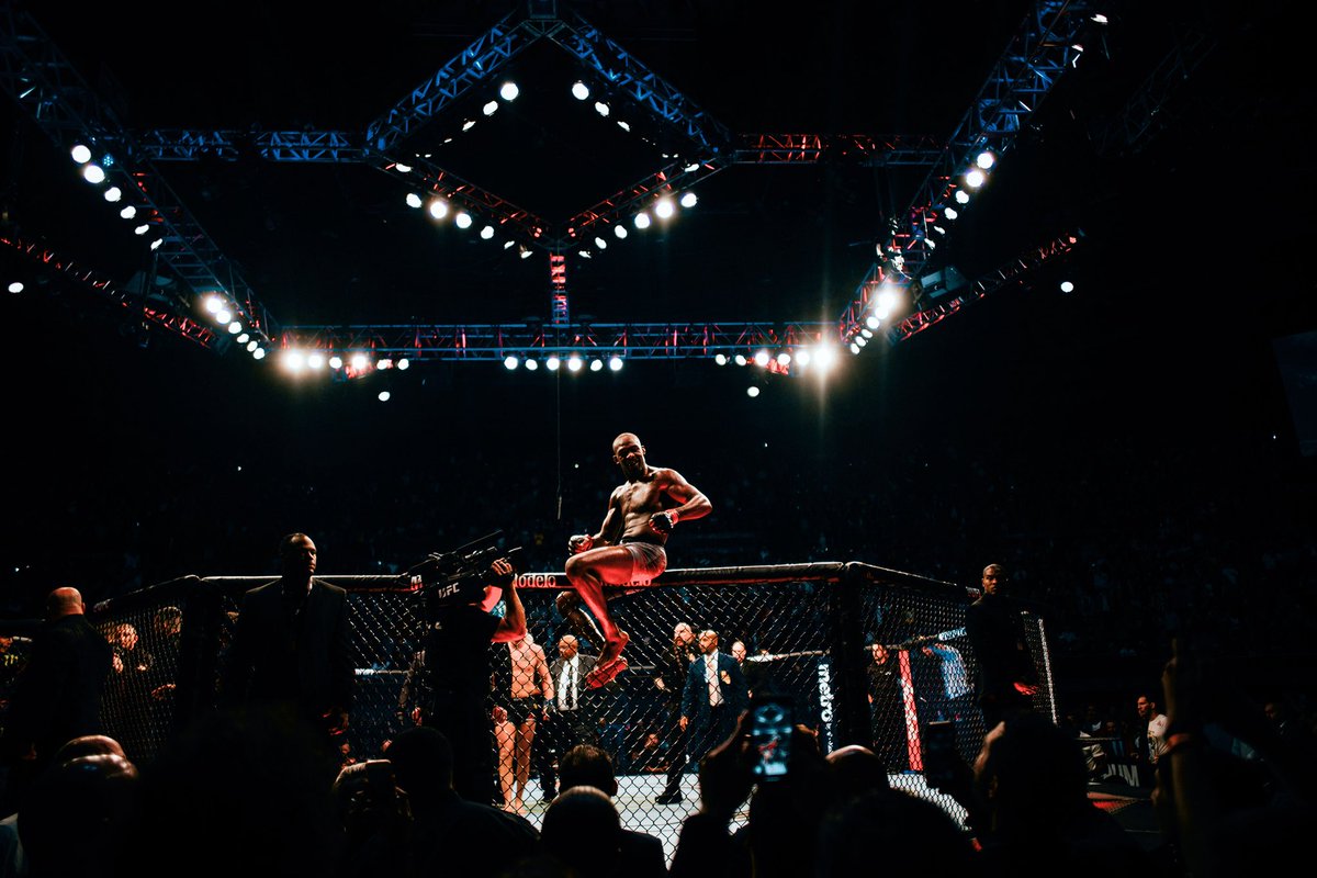 DAZN_DE's tweet photo. Das hat Spaß gemacht! #DAZNfightclub #UFC232 📷: @paulripke https://t.co/78W9E9wruU