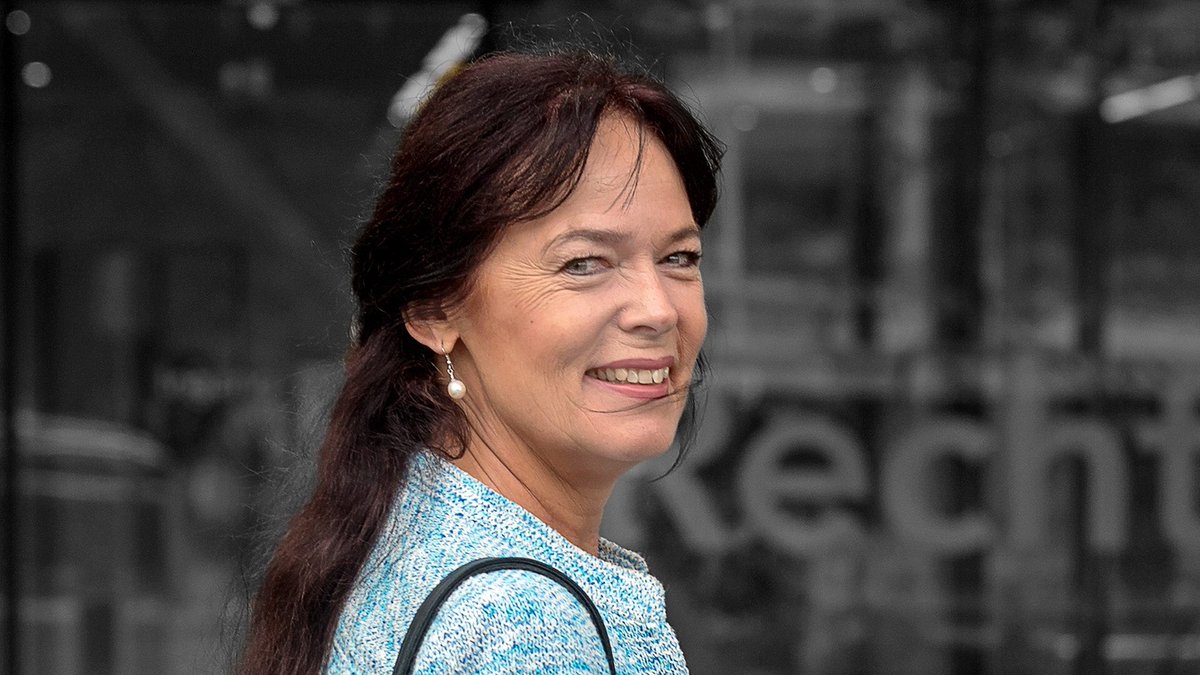 Wnl Op Zondag On Twitter Nu Rechtbankverslaggever Saskia Belleman Over Het Leven In De Rechtszaal Van Getuige Astrid Holleeder Tot Rechtbanktekenaar Petra Urban Wnl Op Zondag Op Npo1 Wnl Https T Co Edv7frmnie