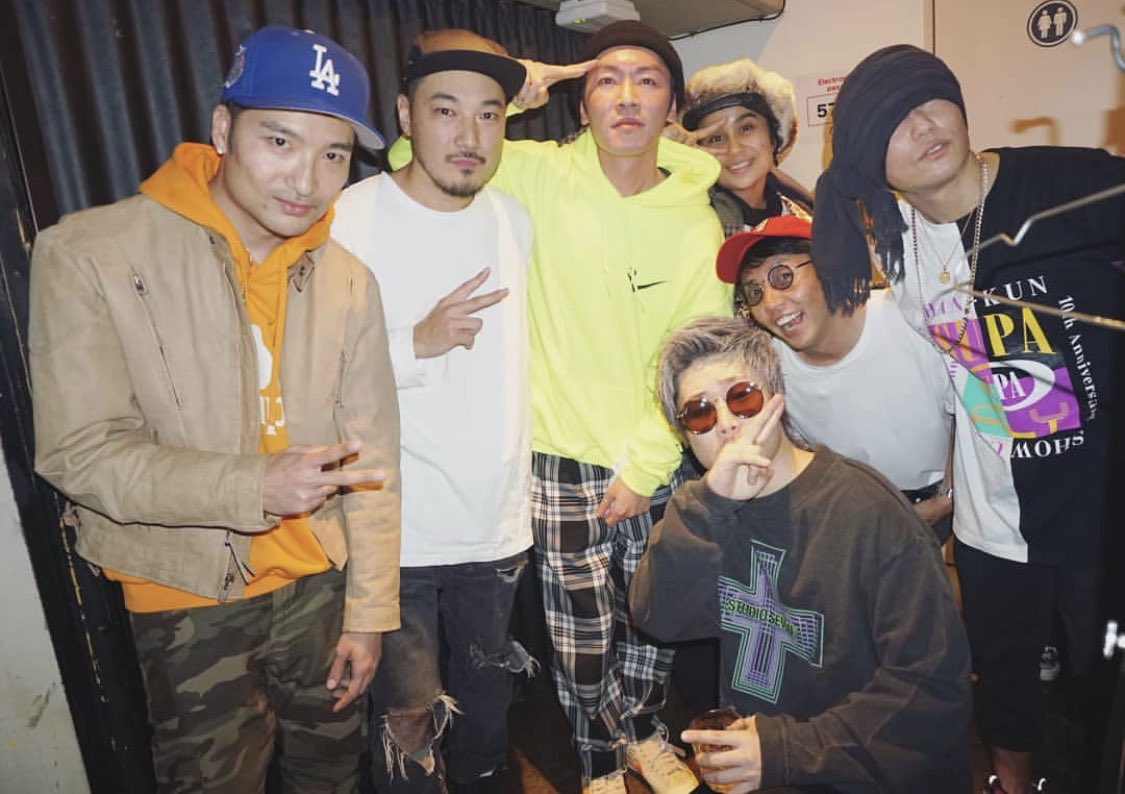 SONPUB's tweet photo. MRN TOUR 2018 AT VISION 大忘年会 有難う御座いました🙏🏻この日は自分のルーツ楽器であるギターをライブで披露しました🎸💥仲間も沢山いてとにかく全部最高でした💯
楽しんだー #ガオ納め #余韻中
#monsterrion
#枡頂きました
#今年もお世話になりました
#来年も宜しくお願いします
#良いお年を https://t.co/3FDDAwl0TC