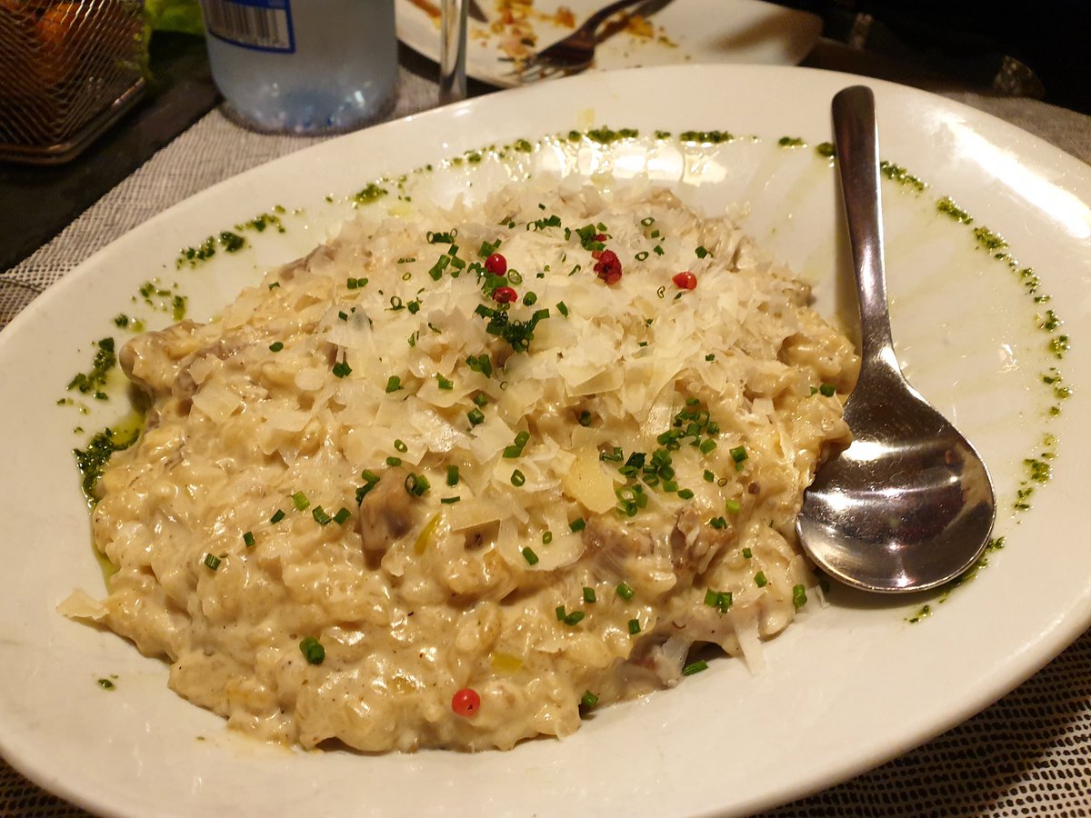 iagovarela's tweet photo. Levaba ben anos sen pasar por A Regueifa (Vigo), pero todo segue igual 😋👌 #ComerBen https://t.co/i6bUCGbSEx