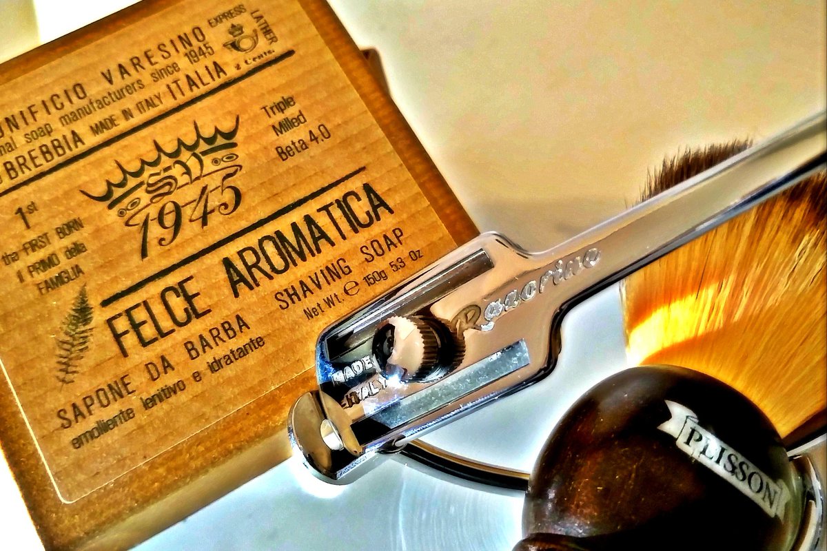 CaliforniaMoody's tweet photo. Last Shave in 2018

#photooftheday #picoftheday #shaveoftheday #sotd #potd #razorine #shavingsoap #grooming #groomingday #photography #photographer #thisisamensworld #skincare #gentlemen #saponificiovaresino #luxurylifestyle #rasaturatradizionale #vintage #oldschoolshaving https://t.co/bh6SLpeEXd