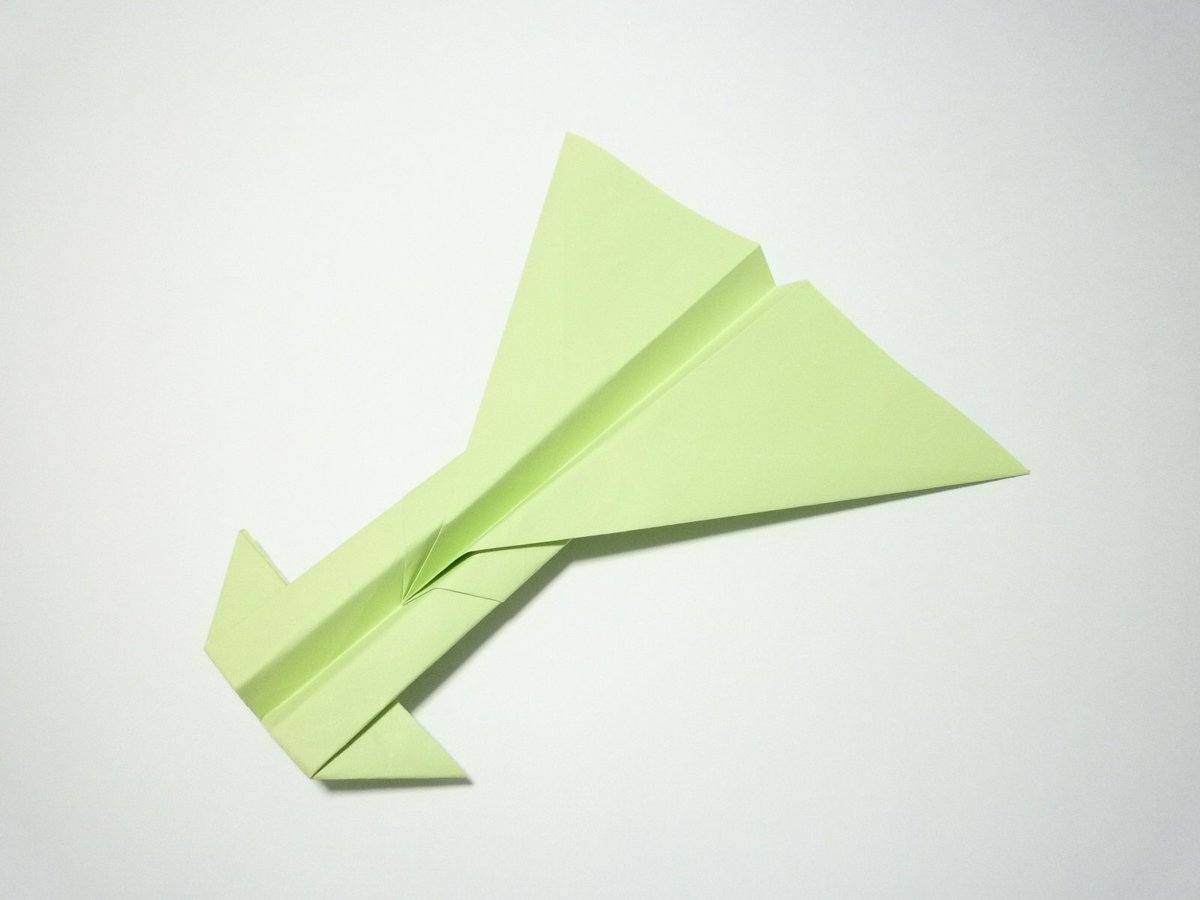 飛行機 折り紙 紙 飛ぶ
