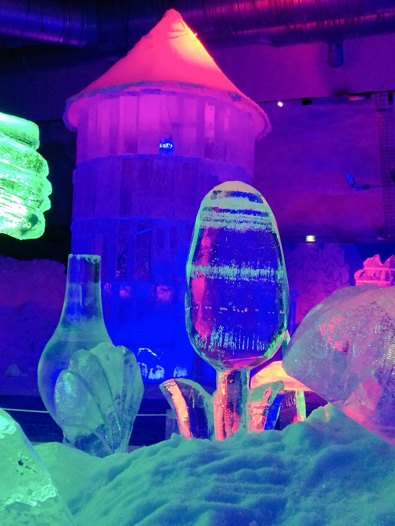 OjalanKatja's tweet photo. Moomin Ice Sculpture exhibit #Leppävirta #Finland #magiccave https://t.co/JLeT6Onyhu