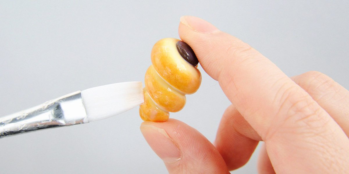 Minne ミンネ Ar Twitter 本日おすすめの Minneの読み物 は こんがり焼きあがった チョココロネのブローチ の作り方をご紹介しているこちらのレシピ記事 T Co I310v5tslq パンはパンでも食べられない 樹脂粘土のパンブローチをつくりませんか