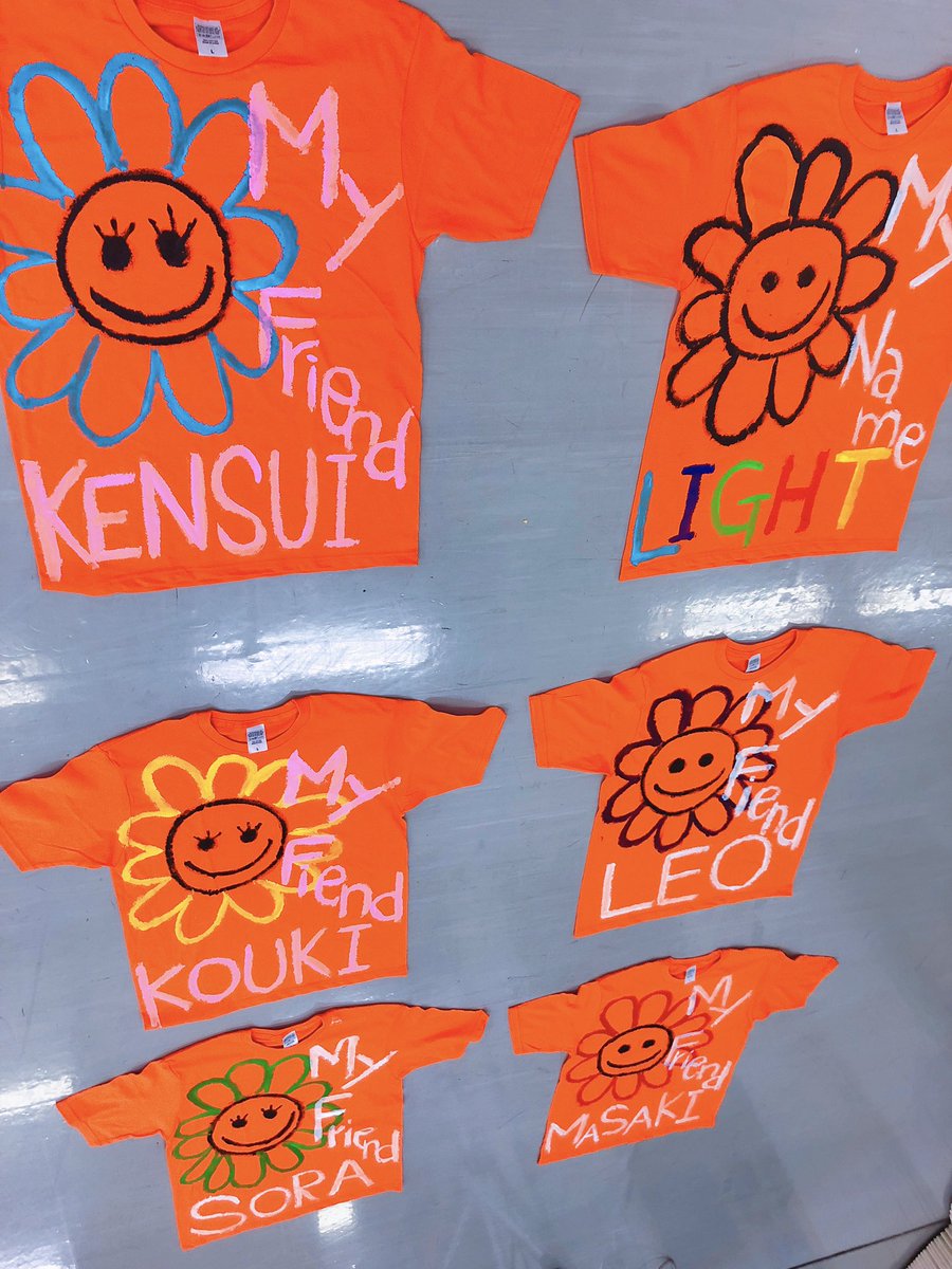 lililight_fff's tweet photo. 昨日みんなの衣装に
楽書きさせてもらったよーん^ ^
みんながステージでこれ着てくれてるの幸せやった^ ^

#ライト094 https://t.co/T7T02oMHrP