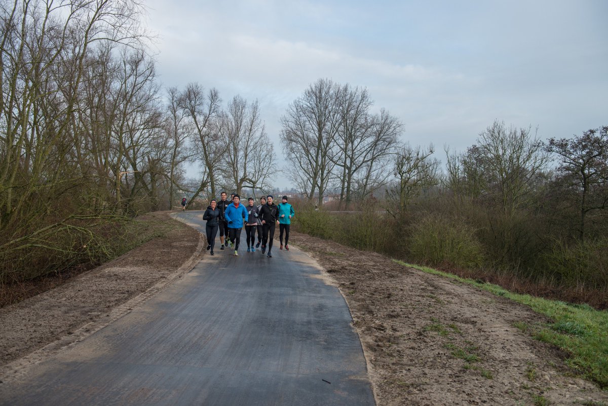 MWezemael's tweet photo. @MeteovistaBe @Weerbord @hetweerlokaal @hetweerinhamme @frankdeboosere @sabinehagedoren #Hamme #vrtweer #Hammeloopt #weerfoto #fiets @Wandel en #loopweer met #toelating van #figuranten https://t.co/u5DwuXtiUQ