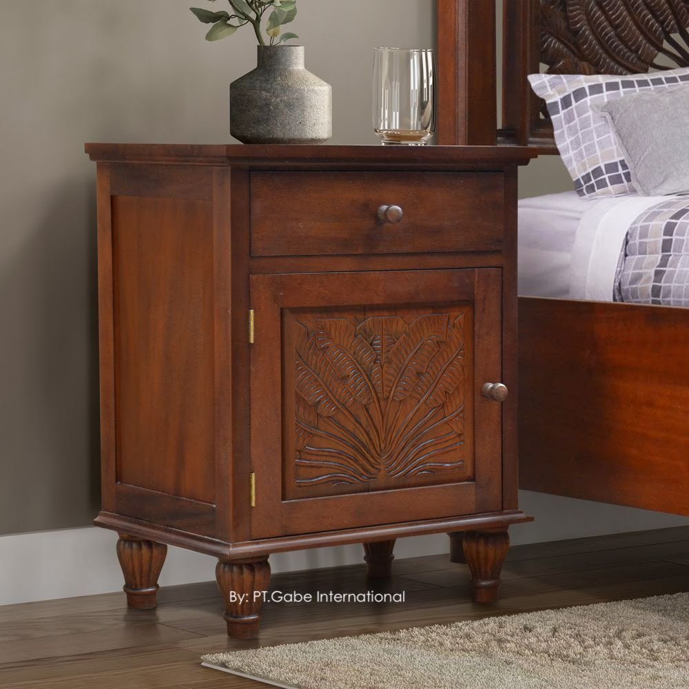 Bed Side With Banana Leaf Carving Sun Rise
 #furnituredesign #nitestand  #mahogany #furniture#classiccdesign #interiordesigner #interiordecorator #brown  #woodworking #bananaleaf #bedside  #bedroom #vintage #vintagedecor #vintagebedroom #vintagefurniture #wooden  #handmade