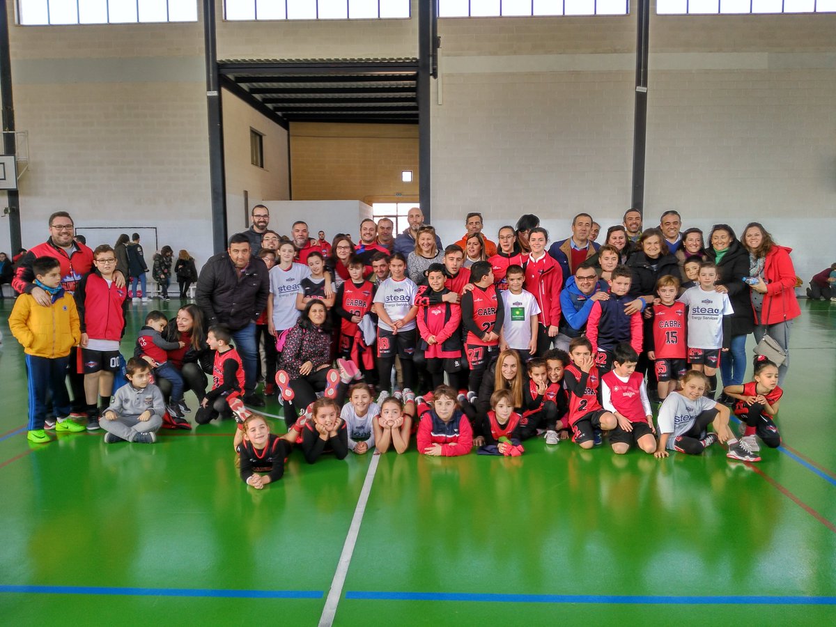 Primer partido de la #IIJornadaBaloncestoCabra. Los Baby (BP Los Bomberos) y las chicas Premini (Steag) nos han ofrecido un espectáculo de ilusión y ganas de disfrutar. A todos, muchas gracias por vuestra participación 👏👏👏👏👏🏀💪