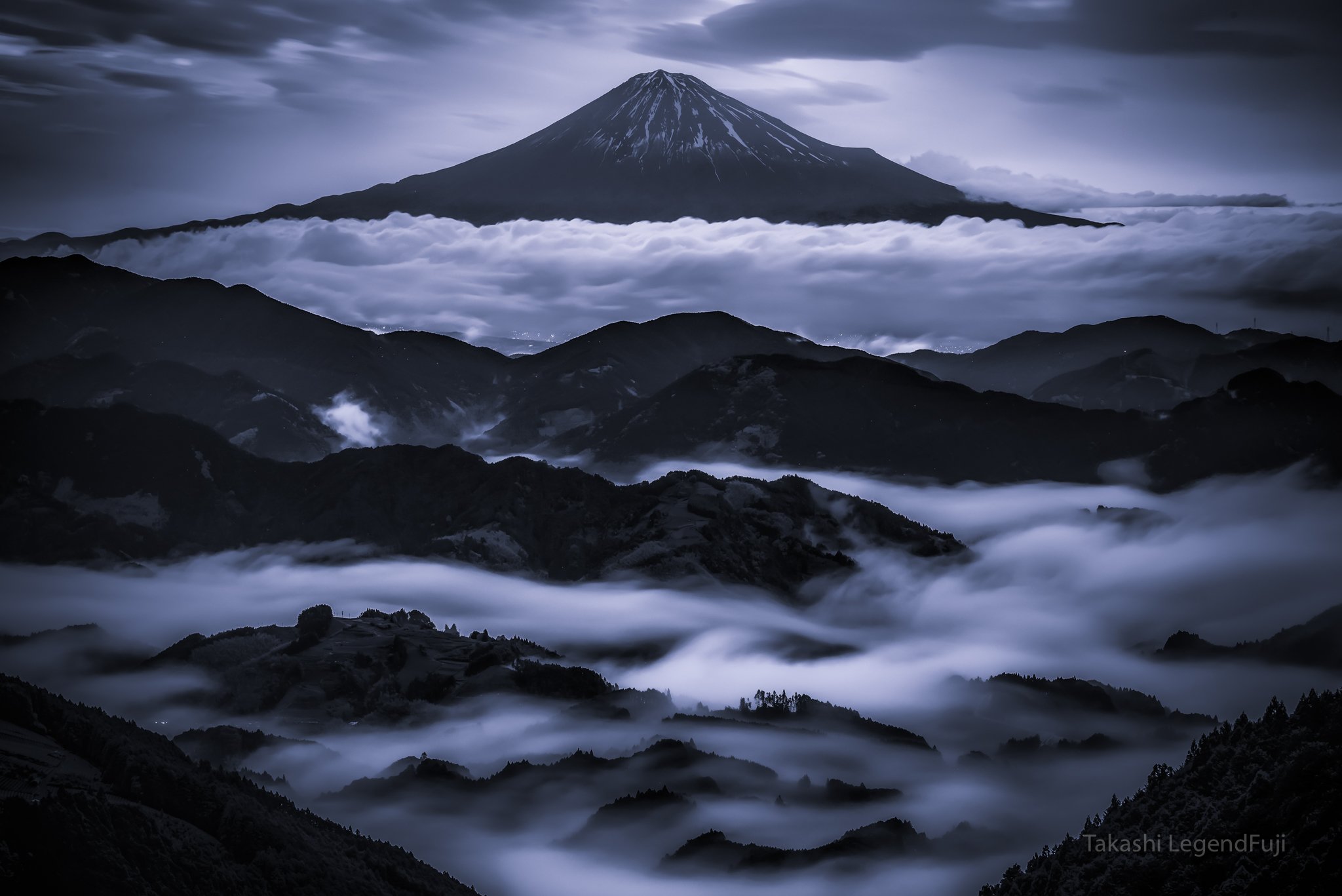 Японские облака. Гора Фудзияма в Японии. Япония Эстетика Фудзияма. Гора Фудзияма Минимализм. Горы хребты Японии.