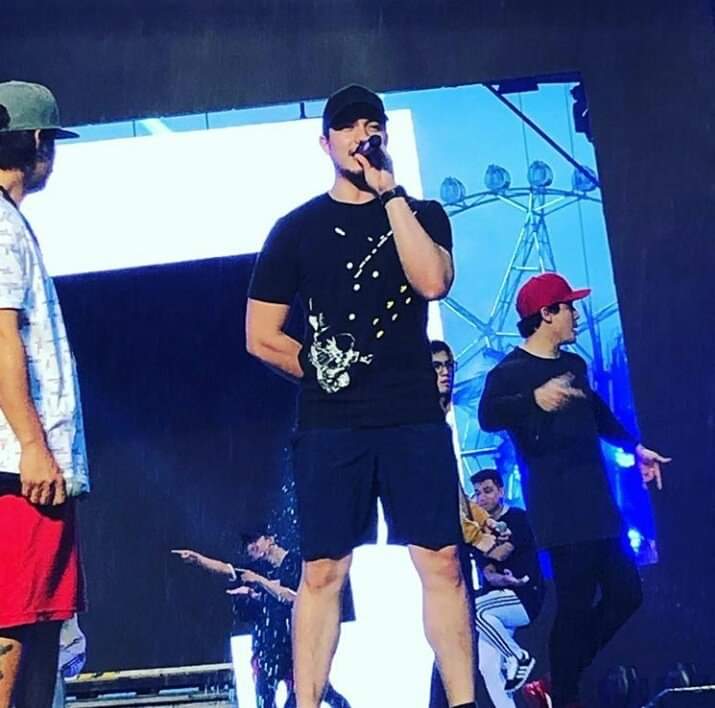WorldwideUnites's tweet photo. Rain or shine tuloy pa rin ang rehearsal ni paps para sa GMA New Year Countdown sa MOA. Bukas na yan! 😊

📷 themanbehindthestyle • IG

#ALDUBNationisFamily 
#MaineMendozaOnDaig 
@aldenrichards02 
@mainedcm https://t.co/Kzqh7bMdVG