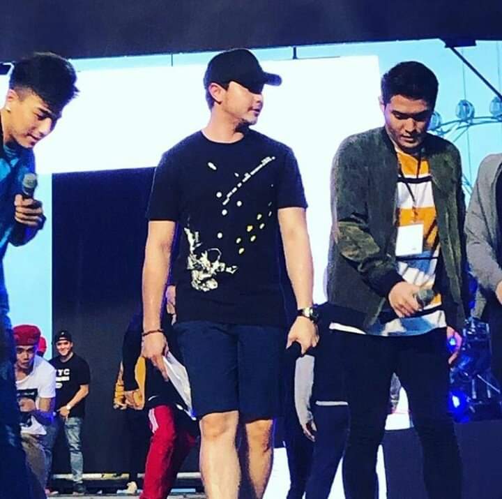 Rain or shine tuloy pa rin ang rehearsal ni paps para sa GMA New Year Countdown sa MOA. Bukas na yan! 😊

📷 themanbehindthestyle • IG

#ALDUBNationisFamily 
#MaineMendozaOnDaig 
<a href="/aldenrichards02/">Alden Richards</a> 
<a href="/mainedcm/">Maine Mendoza</a>