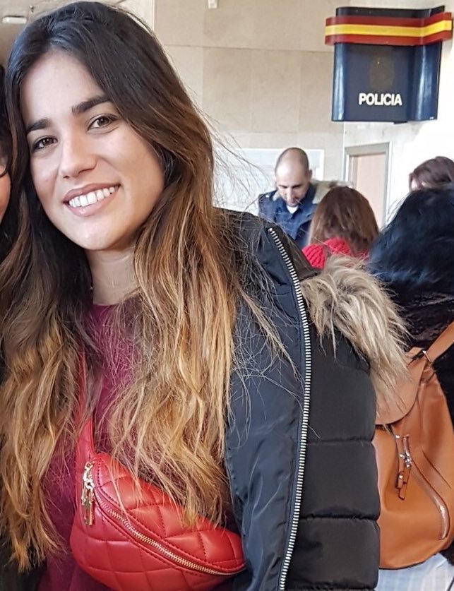 Ya estoy aquí preparada para tramitar la orden de alejamiento para c*rlos r*ght