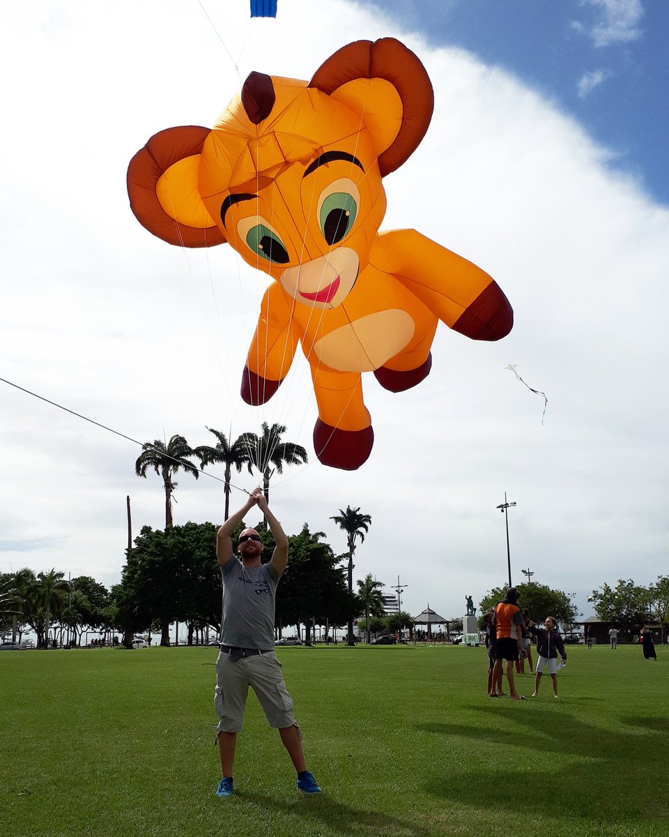 BercKite's tweet image. Déjà un grande réussite pour les animations cerfs-volants à l'occasion des Boucans de la Baie.
@OTFortDeFrance 
Avec @GarderKap @Eelhana