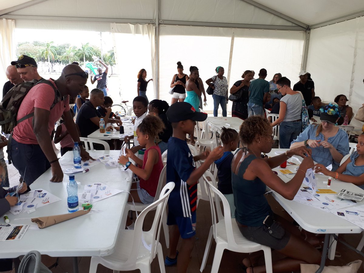 BercKite's tweet image. Déjà un grande réussite pour les animations cerfs-volants à l'occasion des Boucans de la Baie.
@OTFortDeFrance 
Avec @GarderKap @Eelhana