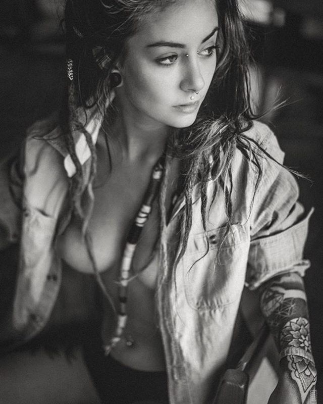 bookfolio_'s tweet photo. Par @oceane_petitnain π€π Bookfolio : https://t.co/hyyMCeniji #book #photography #model #portrait #face #blackandwhite #bookfolio #bw #amazing #beautiful #sexy #inspiration #beauty #fashion #girl #dredlocks #capture #great_captures #tatoo #style #looβ¦ https://t.co/53nzLksqnW https://t.co/N4MO1rGtd6