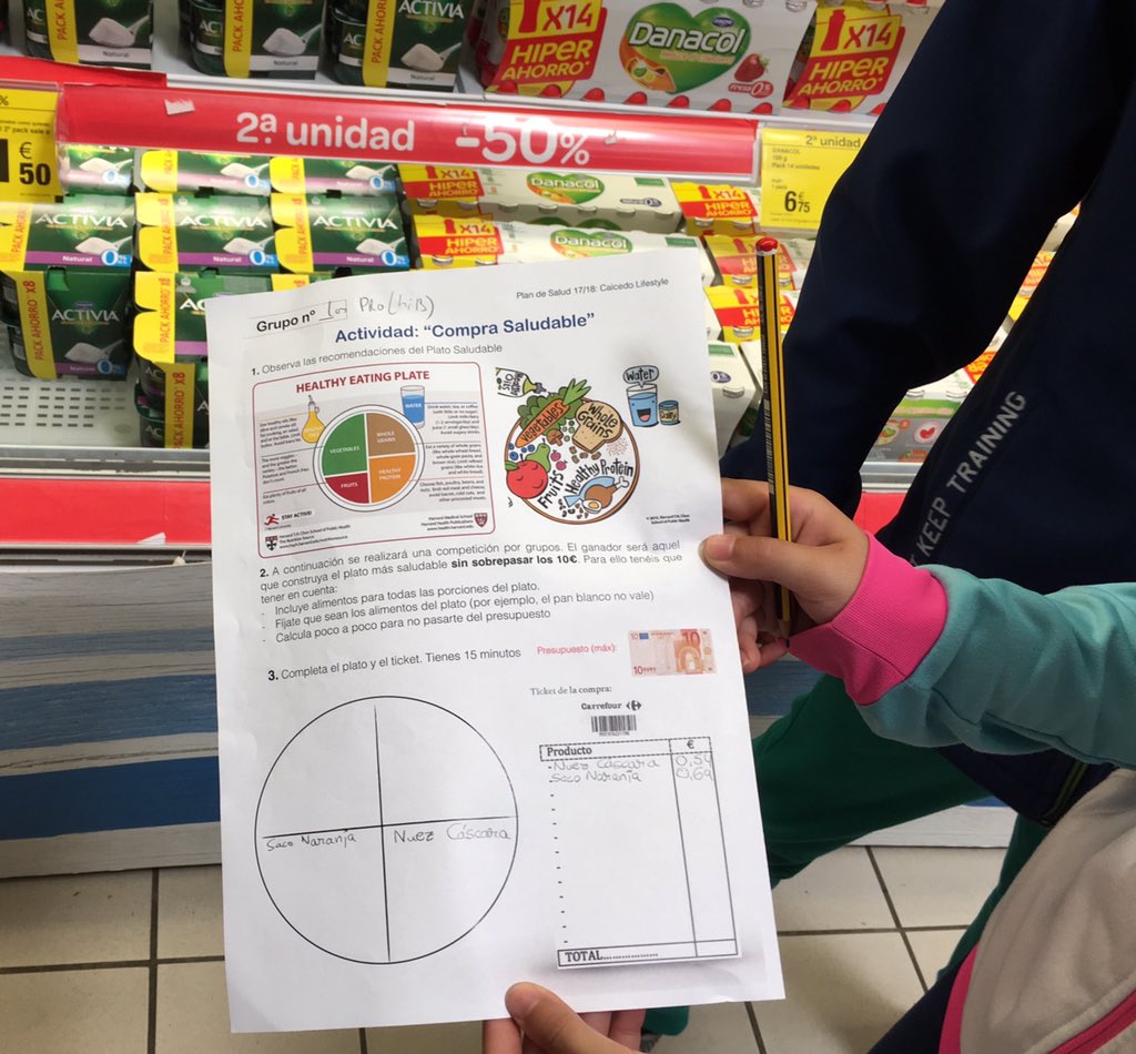 _profejuanjo's tweet image. El currículo de #edufis nos atribuye la competencia de guiar a los escolares en alimentación.Debemos generar dinámicas para distinguir la #comidareal. Material📥 bit.ly/2IST1rU 1)Juegos Plato Harvard 🎥 bit.ly/2EXhVEz 2)En Supermercado 🎥 bit.ly/2To0jVF