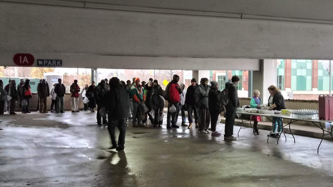 TinyHousesGSO's tweet photo. and Amy and her children for continued support and serving assistance. Amazing group of selfless volunteers, doing the best they can to serve those in need. #tinyhouse #Greensboro #NC #B4OF https://t.co/hhQCKRDb45