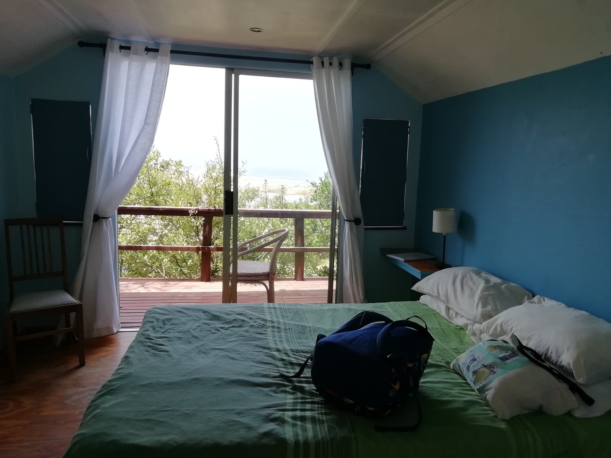 v_mccallum's tweet photo. My digs for the next few days. That is quite the view from my private balcony. #chintsa #wildcoast #easterncape #SouthAfrica https://t.co/dXUbom3rbK