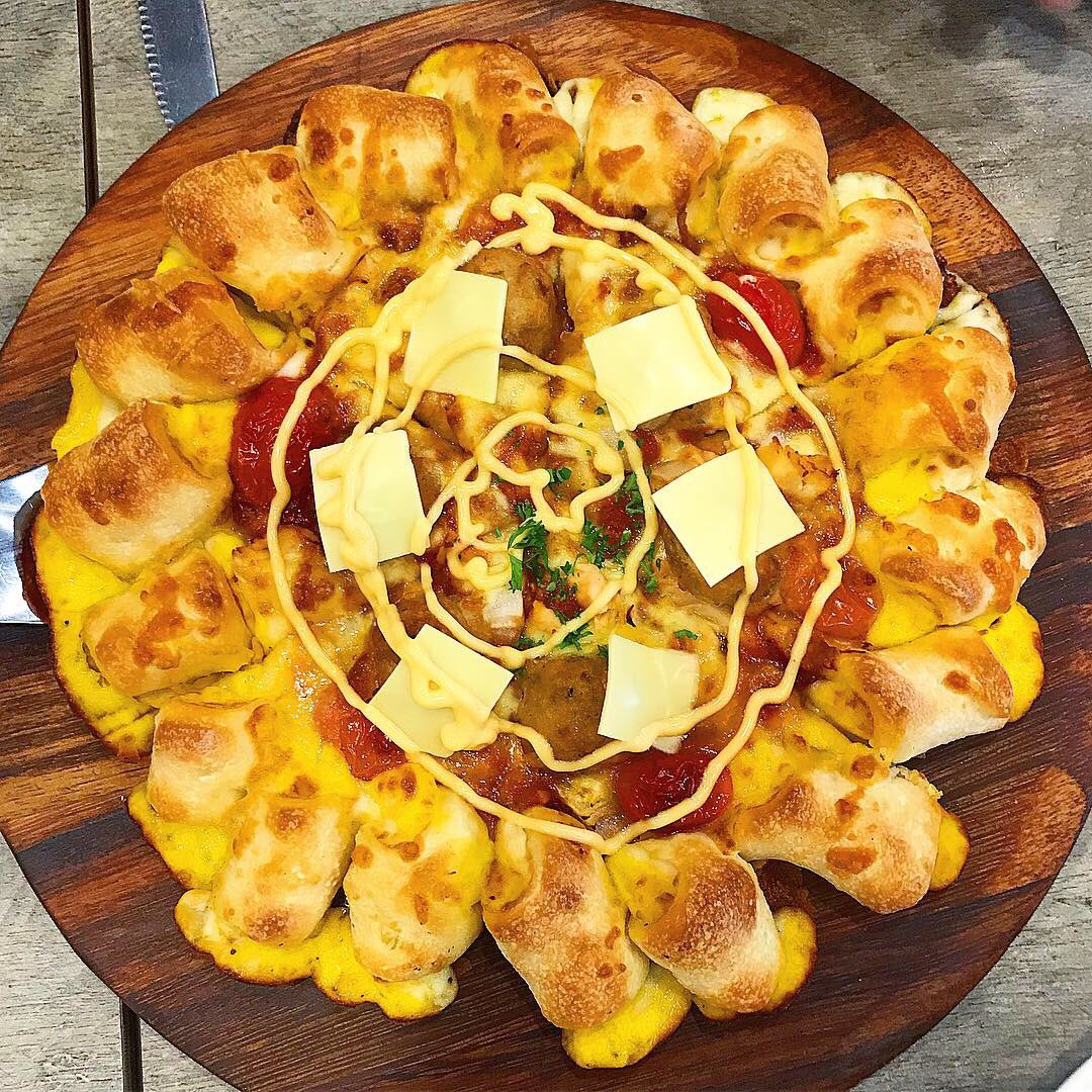 junmykau's tweet photo. Chicken cheesy bite #pizza #cheesy #cheese #yummyfood #food #foodie #bite https://t.co/KdqRV2258V