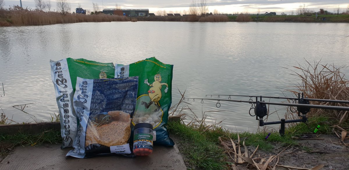 davesacker's tweet photo. Didn't think I'd be sat with my coat off whilst #fishing on Dec 30th. @SuccessfulBait #VNXPLUS #traveller with a #VNXPINK popup on a @ViperTackleLTD size 6 #vipercurve d rig. Lovely stick of pellet &amp; VNX+ in the #godmanpva mesh. Come on the #carp. #carpfishing #successfulbaitsuk https://t.co/vLqQs17RvG