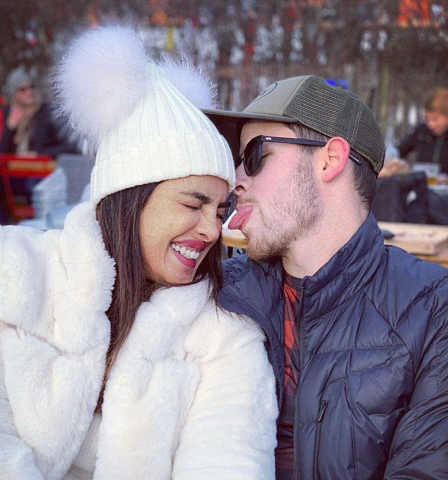 ladynationalist's tweet photo. What is wrong with jonas?
#PriyankaChopra #PriyankaNickReception
#NickYankaReception
#NickJonas https://t.co/fCPD6dWxv4
