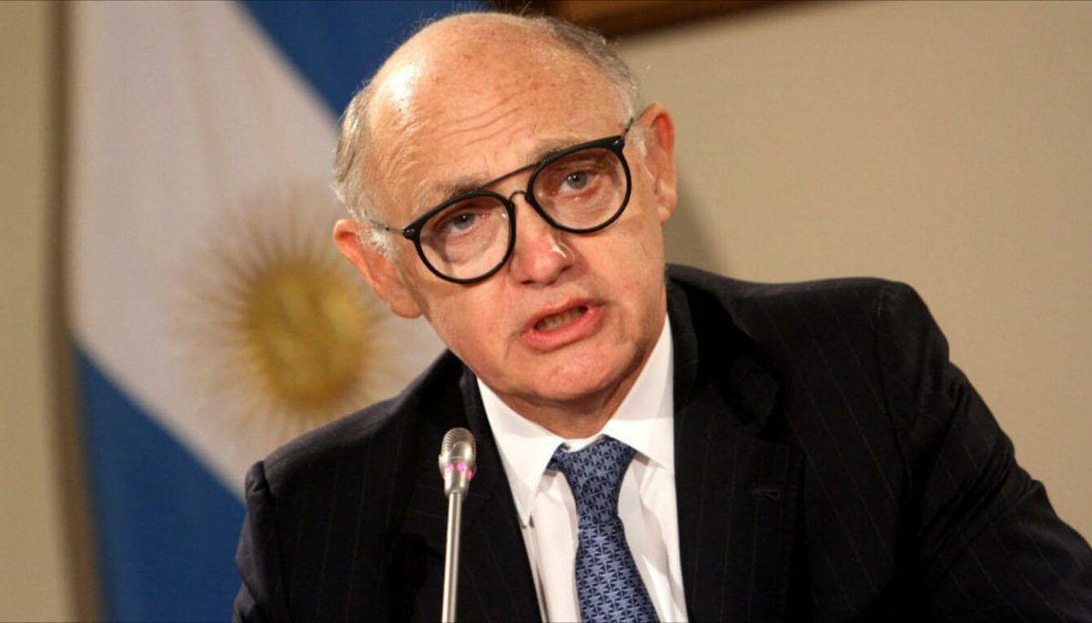 Hoy falleció Héctor Timerman, con apenas 65 años. Se lo llevó el cáncer, pero también el complot político, mediático y judicial infame que inventó una causa y le impidió cumplir su tratamiento en Estados Unidos. No olvidaremos ni perdonaremos lo que le hicieron.