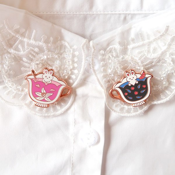 painteddoodles's tweet photo. ☕️💕TEA BUNS GIVEAWAY!💕☕️🐰
As a thanks for all the support this year, I'm holding a giveaway!  (´▽`ʃƪ)♡

- RT + Like to enter
- Winner will get all 5 tea buns pins + 1 detachable chain
- Ends on 1st Jan!
- Open worldwide

✨https://t.co/0el1aYDTnh ✨ https://t.co/iguWmY4nG3