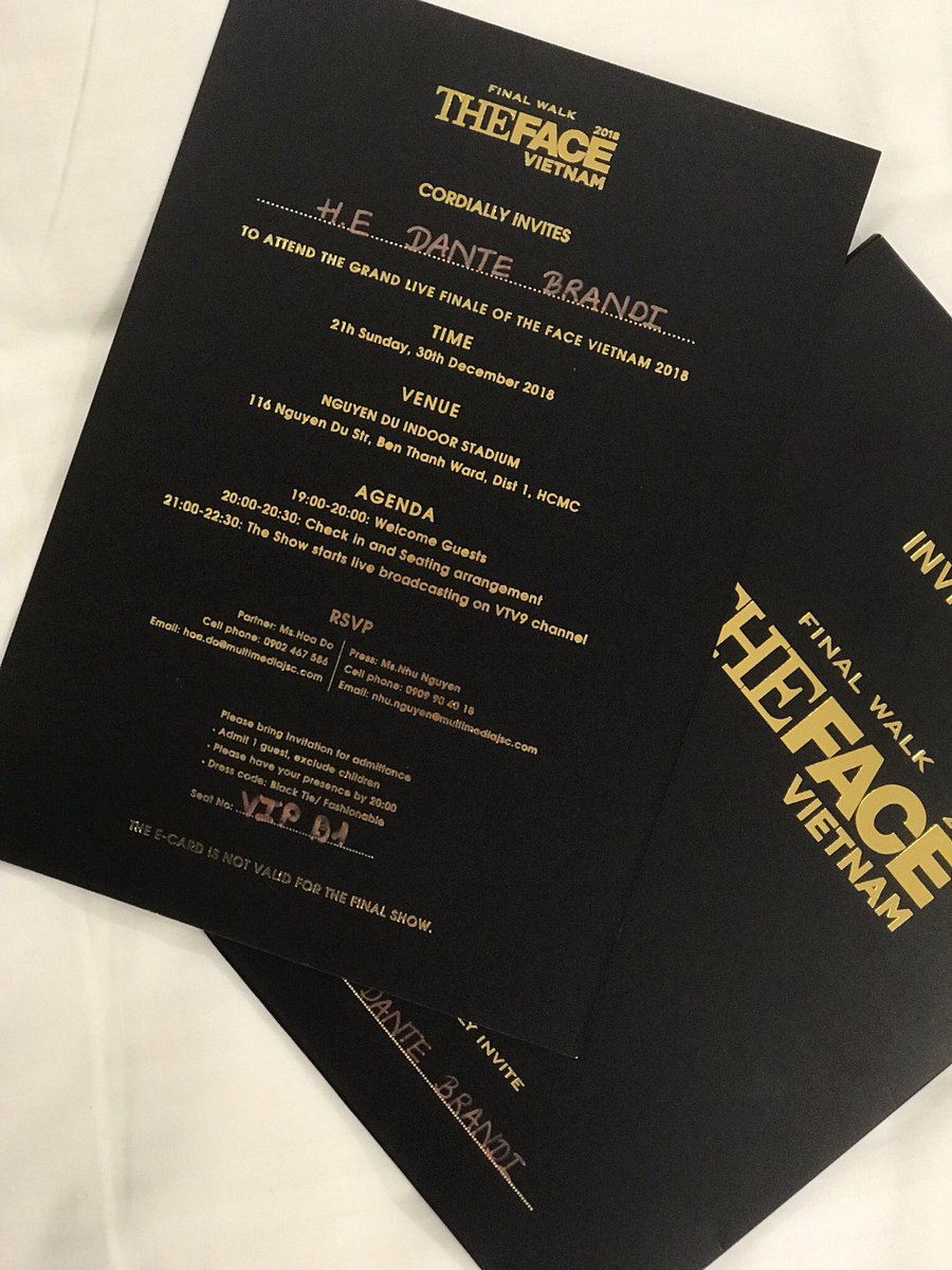 dante_brandi's tweet image. Dress code: Black Tie/Fashionable.
What about a fashionable black tie?

#DinnerJacket
#TheFaceVietnam
#FinalWalk