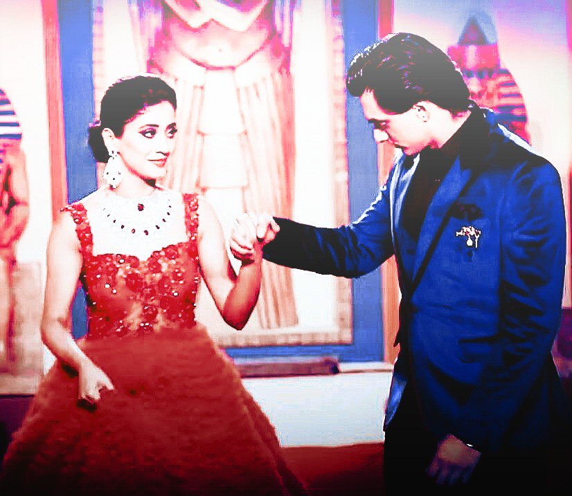 From Gold awards to Spa, Best jodi of the year 2k18❣always special for us.
6th Sexiest Asian man and 5th Woman to Tvpersonalities and winning many more awards being each other's support system this year has been amazing for you #ShivIn #yrkkh Many more to come in 2k19❤