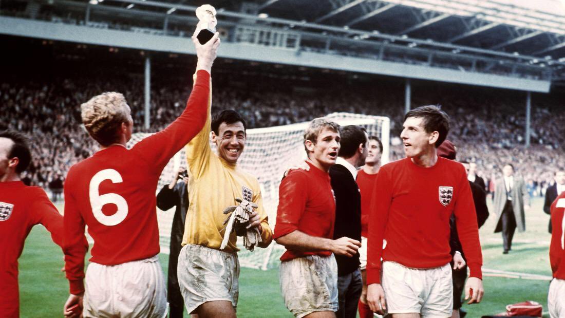 Happy birthday to the legend himself, Gordon Banks    