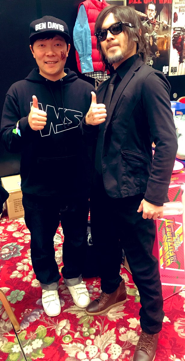Daruri در توییتر ウォーキングデッドのマネージャーの方と元お笑い芸人の弾丸ジャッキーのオラキオさんと写真を撮っていただきました Twdマネージャーの方が ノーマンにこの写真送っておくよ と言ってました 反応が楽しみです オラキオ Twd