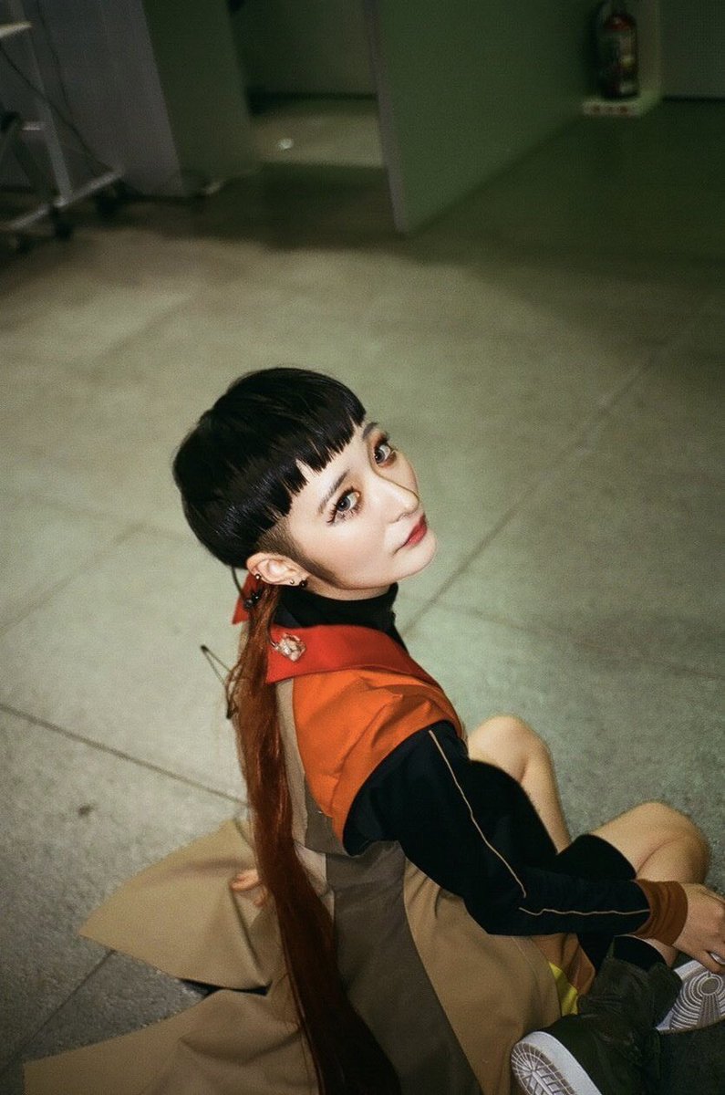 ランラン در توییتر レコ大新人賞受賞したbishの髪型が特徴的な人形みたいな女のコは無口担当のリンリン Lingling Bish です 要チェケラ Bishレコ大 レコ大 Bish