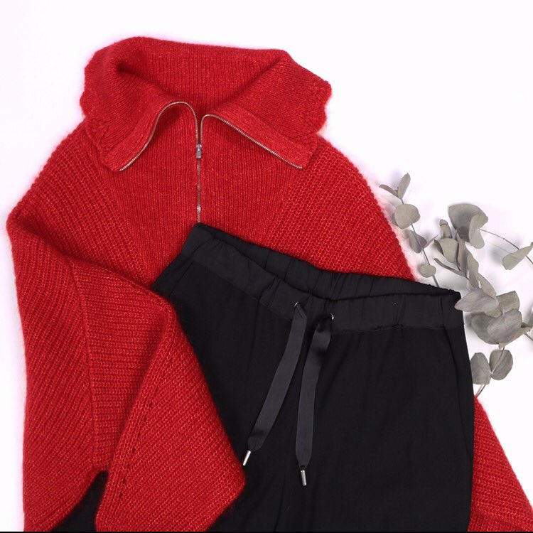 EKYOG's tweet image. Découvrez les coups de cœur de Camille, de l’équipe communication : le pull Senzi pour se lover dedans et le pantalon fluide Solal. Less is more 💫 #ethicalfashion #moderesponsable #sustainablefashion #outfit #fashion