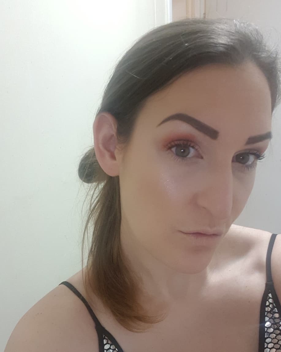 Jenthedecorator's tweet photo. used different brushes last night
painted the old face!😂
make up -
eye shadows &amp; brows @Younique_Corp #sexy #heartbroken (colours)
foundation @MACcosmetics #studiofixfluid
mascara @BenefitUK #badgalbang
Bronzer @rimmellondonuk #sunlight
Highlighter @makeuprevolutionkwt #pink https://t.co/kZKz7pqkFx
