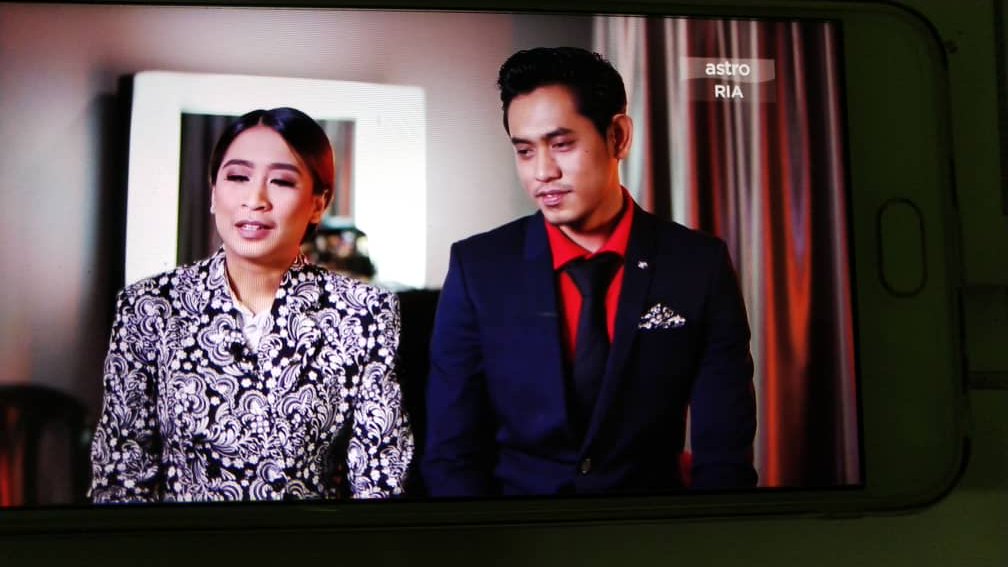 NanieHana1's tweet photo. Depa duet lagu ape ye nnt...??
Nantikan kemunculan @khaibahar94_ & @AraJoharii di Bintang Minggu Ini..
@khaibahar
@vivo_malaysia
#khaibahar
#BintangMingguIni
#vivomalaysia
#vivoxAstro https://t.co/t6g19FuKPf