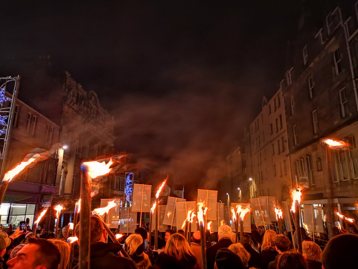 edinburgh's tweet photo. Live from the #EdHogmanay #TorchlightProcession! 🔥 

#ThisisEdinburgh https://t.co/PT5hecQQrQ