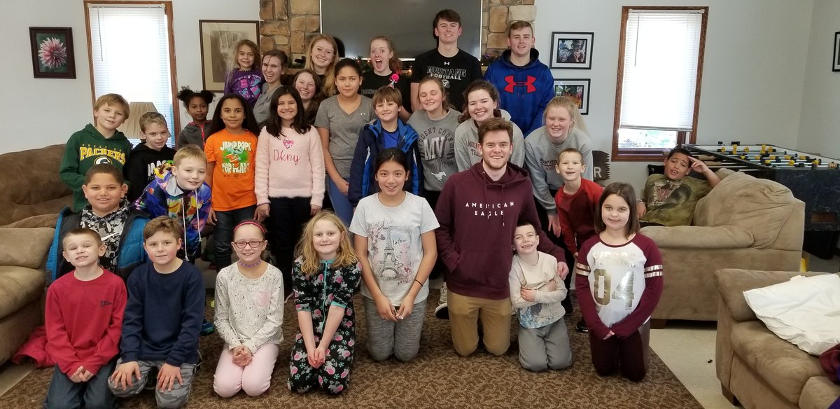 MV_Counselor's tweet photo. Day 2 of the NHS service project. Teaming up with Tanager Place. Mustangs making camp a little extra special this beak! @TanagerPlace @camptanager https://t.co/ysUInzUADk