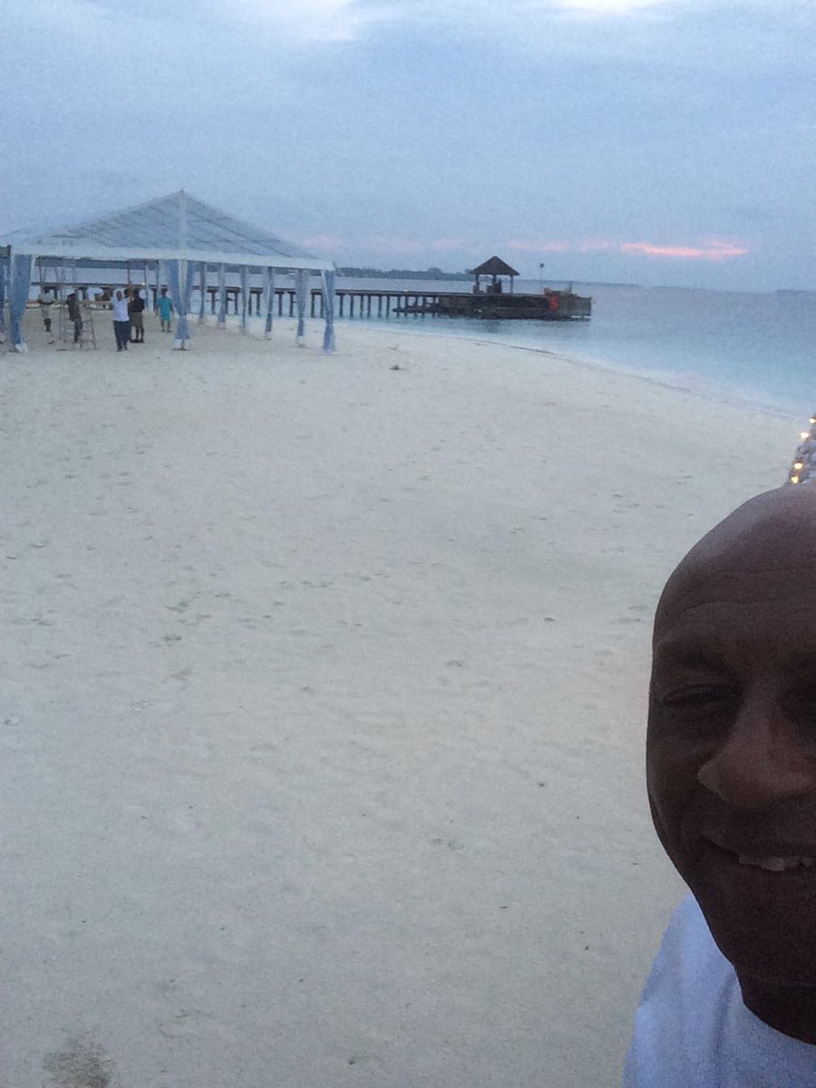 desmitchell's tweet image. Getting it ready for nye on the beach 😊👍🏽
@SixSensesLaamu 
#5