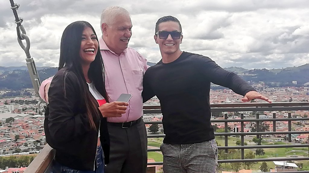 MarceloHCabrera's tweet photo. ¡Bienvenidos a Cuenca! 

Les invito a todos a que visiten los  megaparques que ya hemos entregado, que recorran las calles,  plazas y que compartan en familia y amigos estos últimos días del año.

Hoy el sol nos acompaña para disfrutar de espacios como el Megaparque de la Luz. https://t.co/6M1J3aFfE1