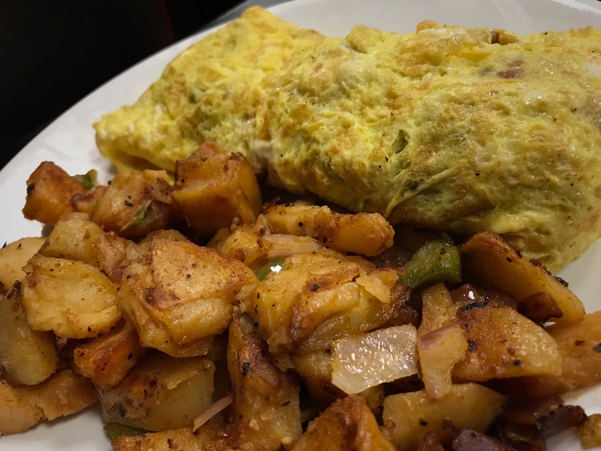 StacksHoboken's tweet photo. Western Omelette with a side of home fries. 😍 This comes stuffed with grilled ham, peppers, &amp; onions! Served w your choice of 3 silver dollar pancakes, home fries/hash browns, or toast😋can someone say DELISH?! #stackspancakehouse #hobokeneats #westernomelette #foodie #yummy https://t.co/QNME9N4m1P