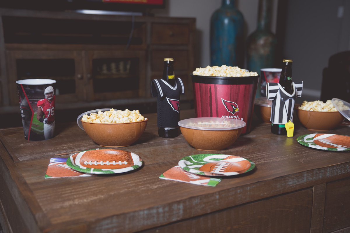 OMG_KettleCorn's tweet photo. ITS SUNDAY GUYS! GAME DAY! Did you know that if you stop by one of our locations today wearing any cardinals gear, we will give you $1 off your purchase! 
Our locations today: 
Always at @phxpremoutlets in between banana republic and Michael Kors 
Stop by and say hi!! https://t.co/sZS0A9TOHZ