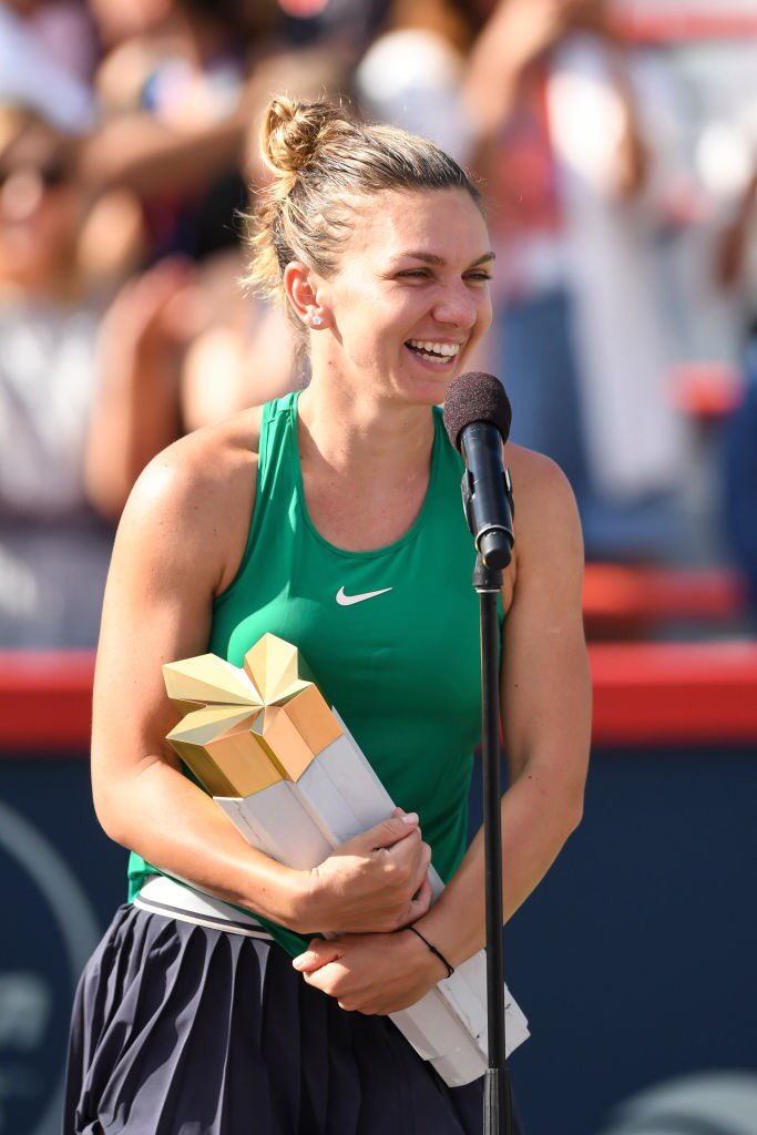 Simona_Halep's tweet photo. 2018, you have been great to me 🤗

2019, I can't wait to meet you! https://t.co/M11JJZyfcT
