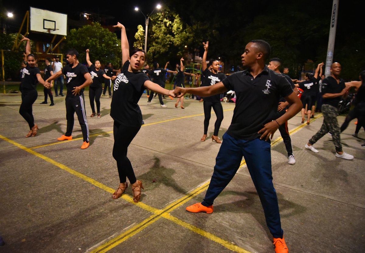 EFETurAmerica's tweet photo. La Feria de Cali, una travesía a ritmo de salsa entre la Navidad y Año Nuevo https://t.co/iGBFLuzf3S https://t.co/zOuC86UNzE
