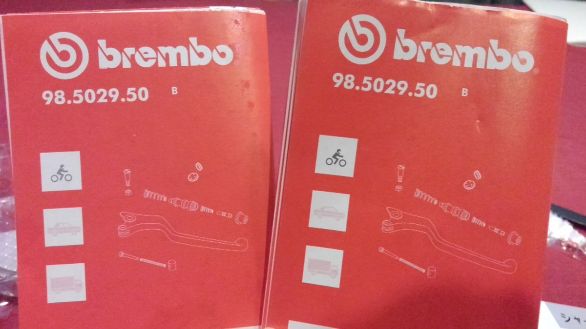 KTM819O4's tweet photo. #CLUTCHLEVER #BRAKELEVER
#違う部品 #同じ説明書
ダメじゃんブレンボ!両方にブレーキレバーの説明書(ToT)/ https://t.co/BiDtIP1fWi